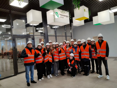 ВЗГЛЯД В БУДУЩЕЕ: ШКОЛЬНИКИ ИЗ ИЗМАЛКОВО В ТЕХНОПАРКЕ